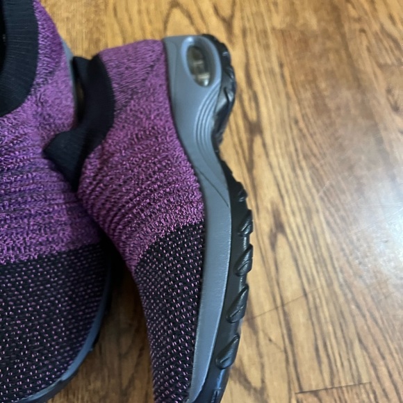 Sleek Purple and Black Sneakers for Everyday Comfort - Picture 5 of 8